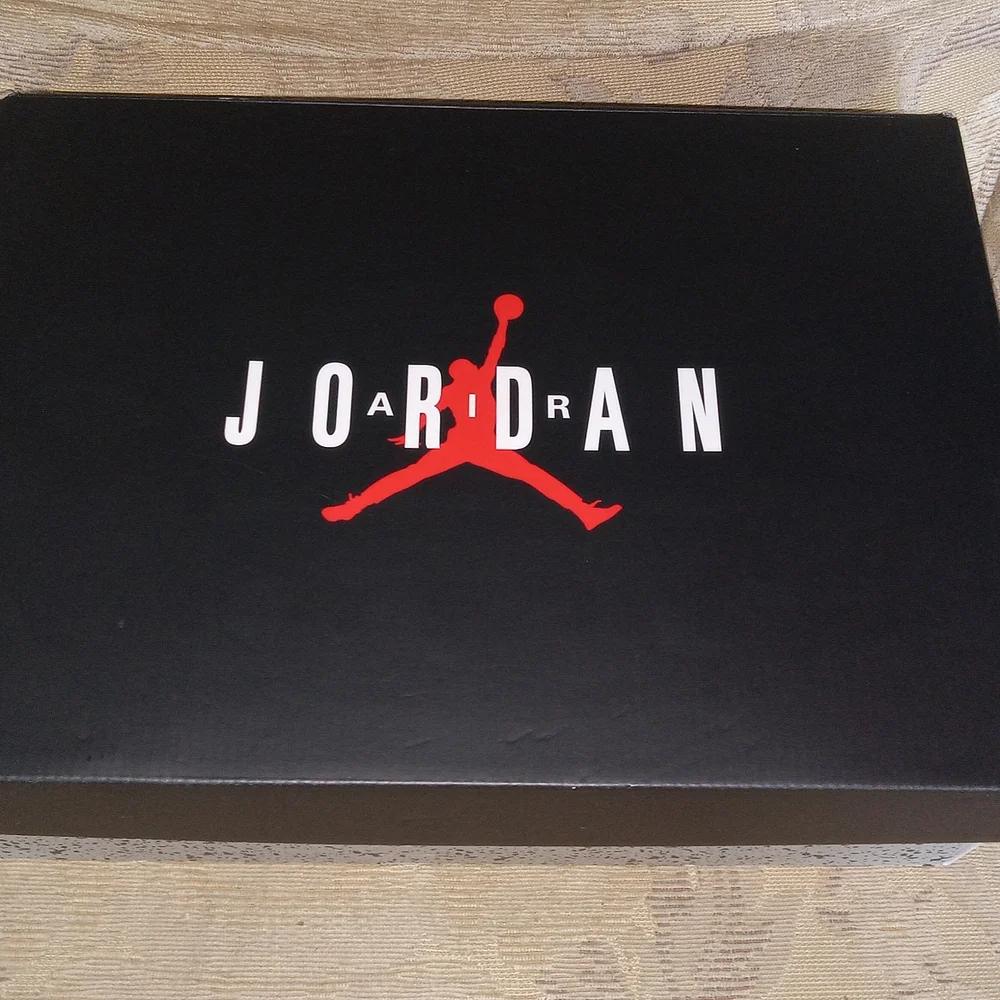 Jordan Men's Green Sneakers - Picture 8 of 8